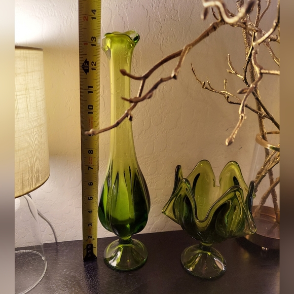 Viking Epic Six Petal Swung Vase & Handkerchief Vase (2 Pieces) - - Picture 3 of 3